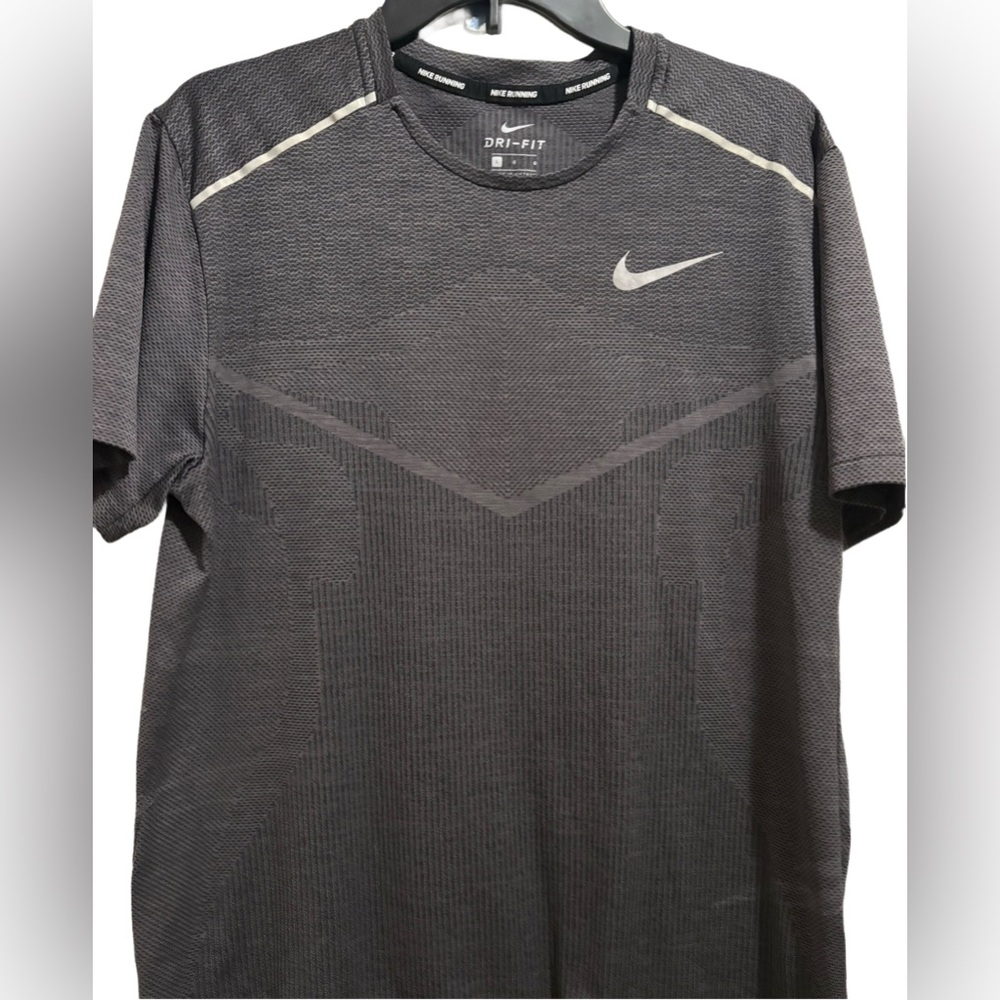 Nike Men's Charcoal Dri-FIT Tee❤️